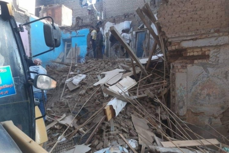 Mısır'da 3 katlı bina çöktü: 4 ölü