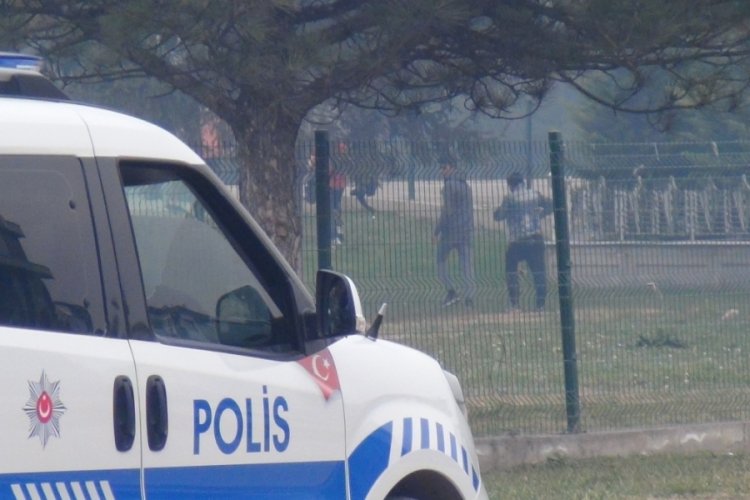 Bursa'da ekip arabasını görenler kaçacak yer aradı