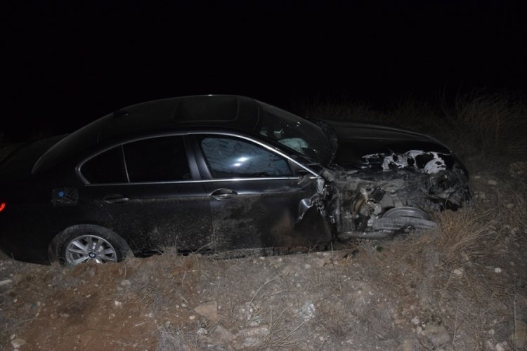 Konya'da minib&uuml;sle otomobil &ccedil;arpıştı: 4 yaralı