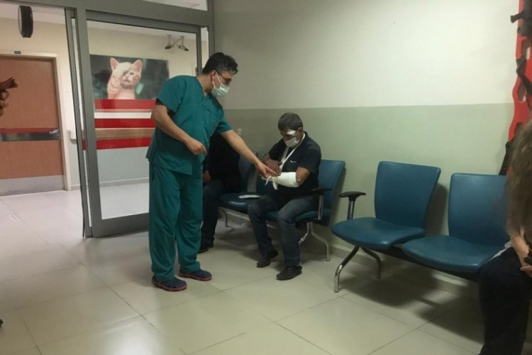 Bursa'da kamyon kasasından d&uuml;şen kişi yaralandı