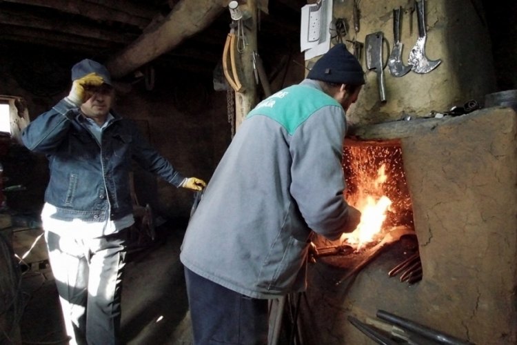 150 yıllık at&ouml;lyede teknolojiye direniyor