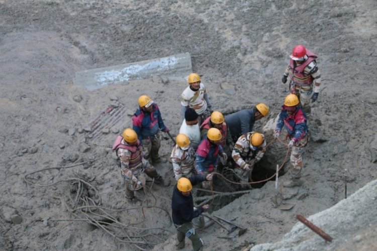 Hindistan'daki felakette &ouml;l&uuml; sayısı 14'e y&uuml;kseldi