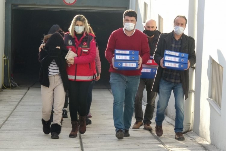 98 erkeği 'jigolo yapma' vaadiyle dolandıran ş&uuml;pheliler, adliyeye sevk edildi