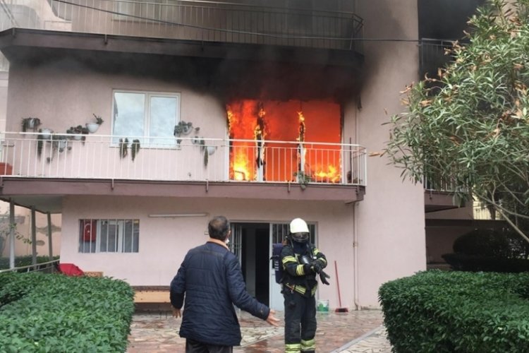 Alevlerin sardığı daire k&uuml;le d&ouml;nd&uuml;