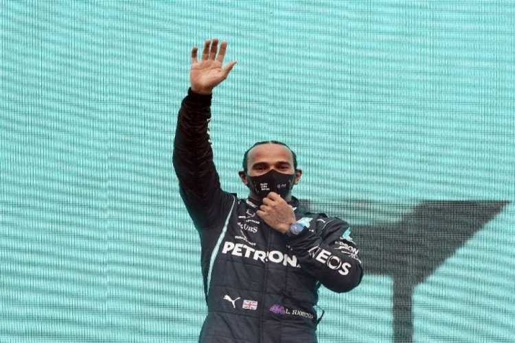 Mercedes, Lewis Hamilton ile sözleşme imzaladı