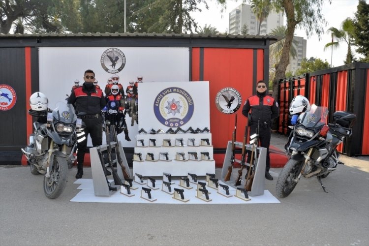 Adana'da polis denetimlerinde 55 silah ele ge&ccedil;irildi
