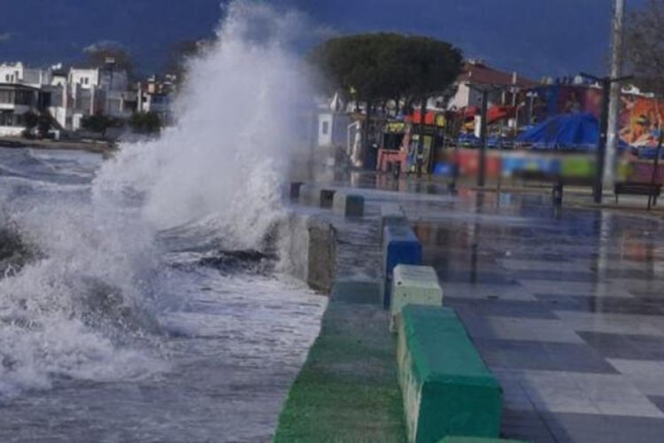 Edremit K&ouml;rfezi'nde lodos etkili oldu