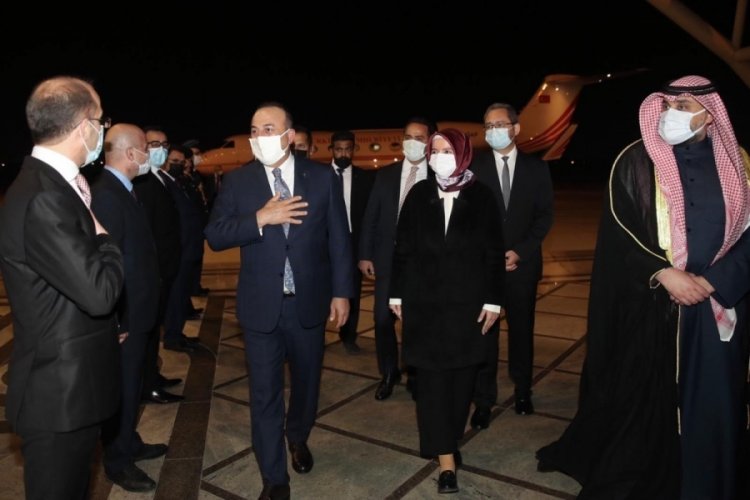 Dışişleri Bakanı &Ccedil;avuşoğlu Kuveyt'te