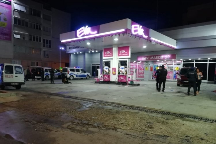 İzmir'in iki ayrı il&ccedil;esinde bı&ccedil;aklı ve silahlı kavga: 1'i ağır 2 yaralı