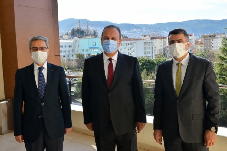 Bursa Valisi Canbolat'tan 'Uyumayan K&uuml;t&uuml;phane'ye ziyaret