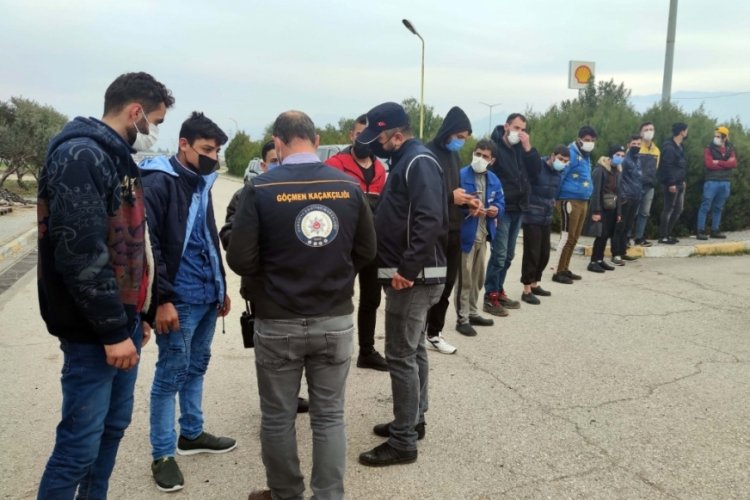 Yol uygulamasında 10 ka&ccedil;ak g&ouml;&ccedil;men yakalandı
