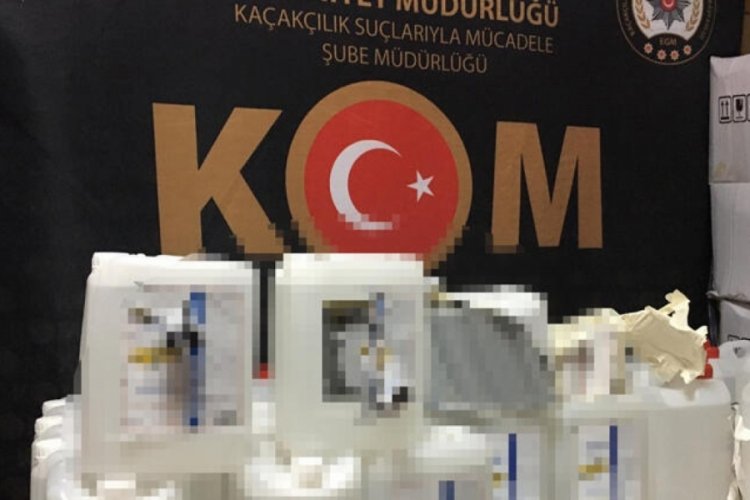 İzmir'de 12 ton ka&ccedil;ak alkol ele ge&ccedil;irildi