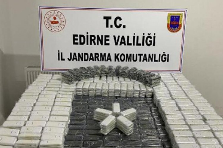 3 bin 500 ka&ccedil;ak cep telefonu ele ge&ccedil;irildi