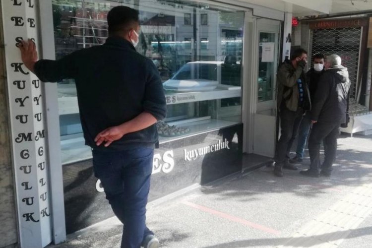 Milyonluk vurgun yaptığı iddia edilen kuyumcu polise teslim oldu