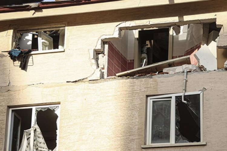3 katlı binada patlama meydana geldi