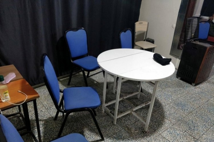 Ofiste kumar oynarken yakalanandılar