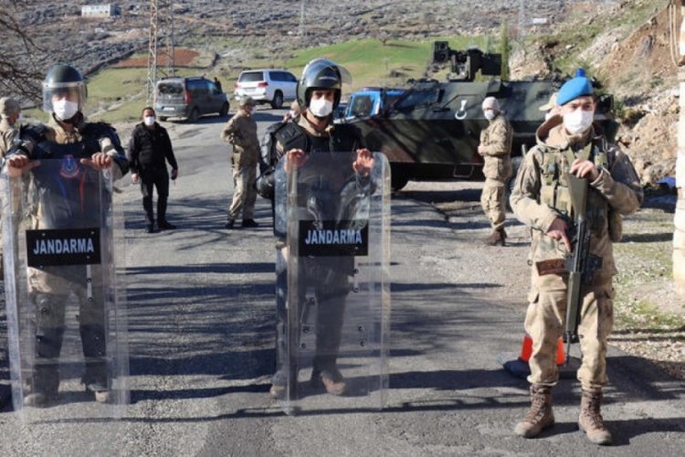 6 kişinin &ouml;ld&uuml;ğ&uuml; kavgada 12 g&ouml;zaltı