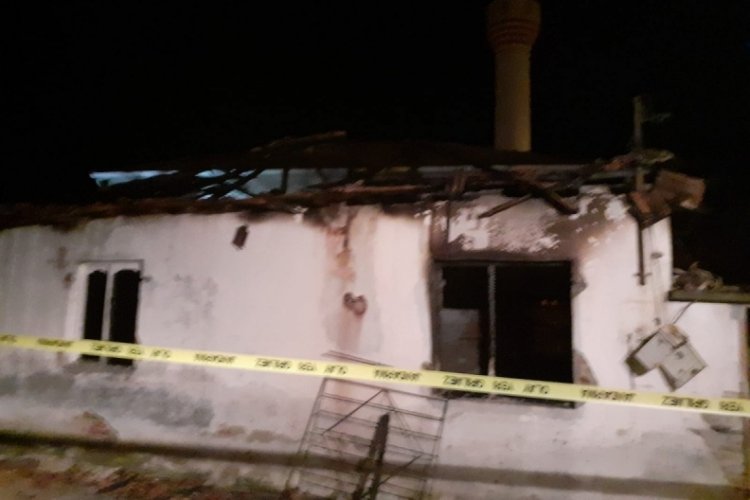 Cami lojmanında yangın: 1 &ouml;l&uuml;, 2 yaralı