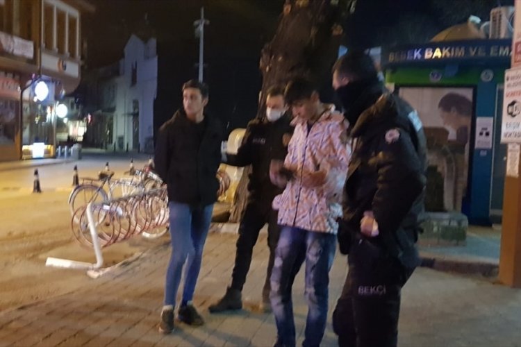 Bursa'da kısıtlamada hassas terazi ve uyuşturucu maddeyle yakalandılar