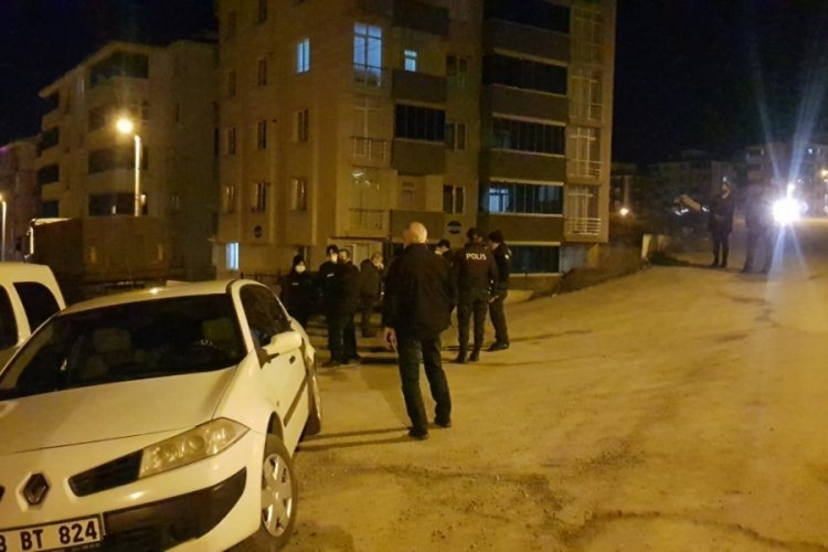 Kız arkadaşına mesaj atıp silahla kendini vurdu