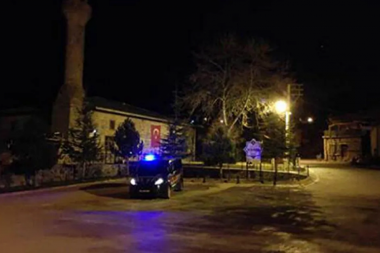 Akraba ziyaretinin ardından t&uuml;m mahalle karantinaya alındı