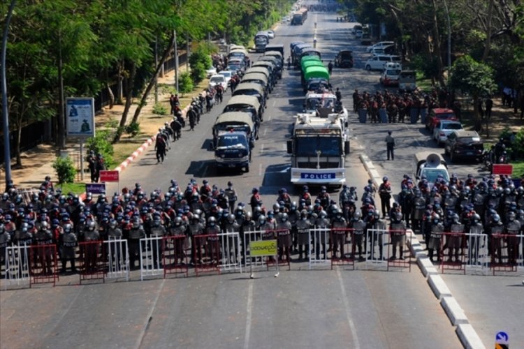 Myanmar'da g&uuml;venlik g&uuml;&ccedil;leri Suu &Ccedil;ii'nin partisinin merkez binasını bastı