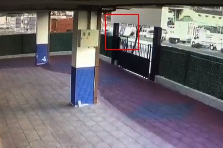 Bursa'da direksiyonda kriz ge&ccedil;iren s&uuml;r&uuml;c&uuml;n&uuml;n kaza anı kamerada