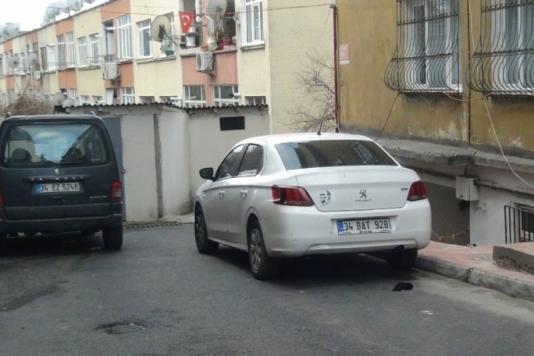 GPS sistemli aracı &ccedil;alan hırsızlar yakalandı