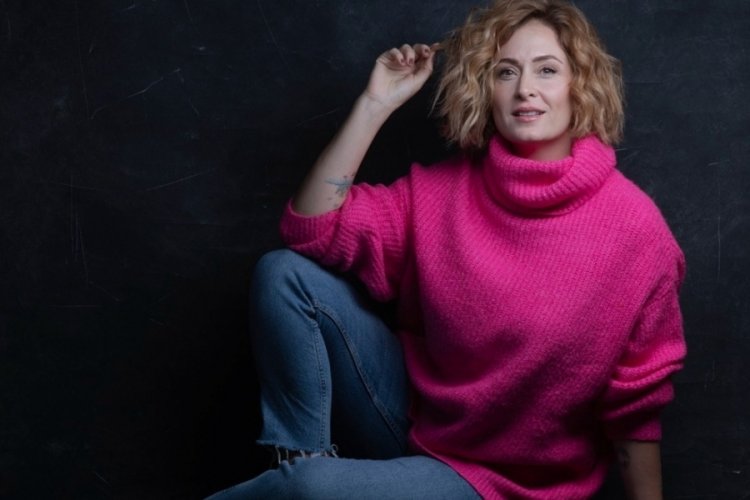 Ceyda D&uuml;venci 3 yıl sonra dizi setlerine d&ouml;nd&uuml;