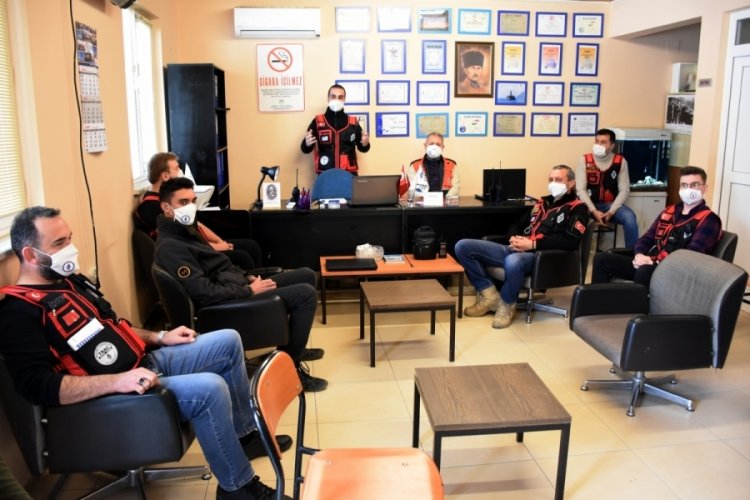 Bursa'da amat&ouml;r telsizciler doğal afetlerde haberleşmeye g&ouml;n&uuml;ll&uuml; destek veriyor