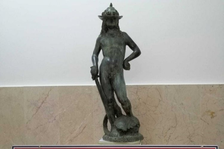 Tarihi eser niteliğinde heykel ele ge&ccedil;irildi