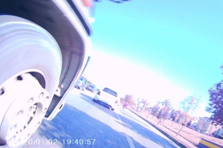 Bursa'da TIR'ın motosikletliye &ccedil;arpma anı kask kamerasında