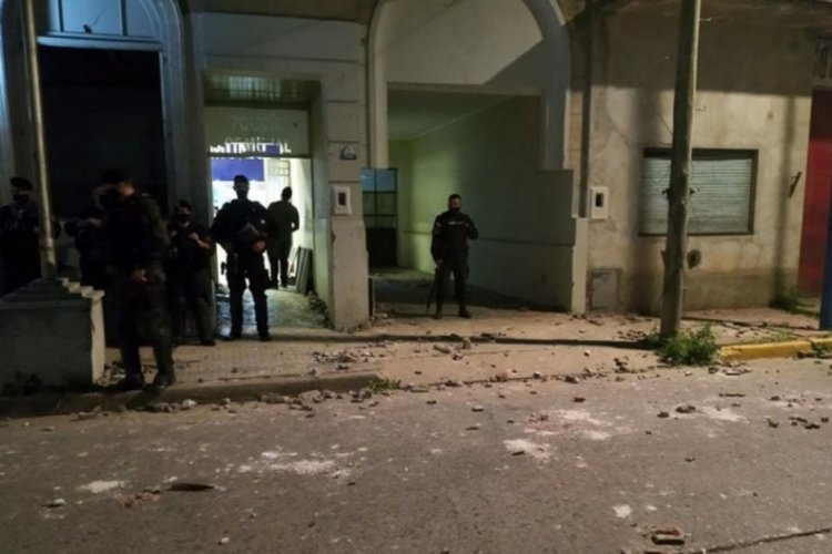 Vahşice işlenen kadın cinayeti halkı sokağa d&ouml;kt&uuml;