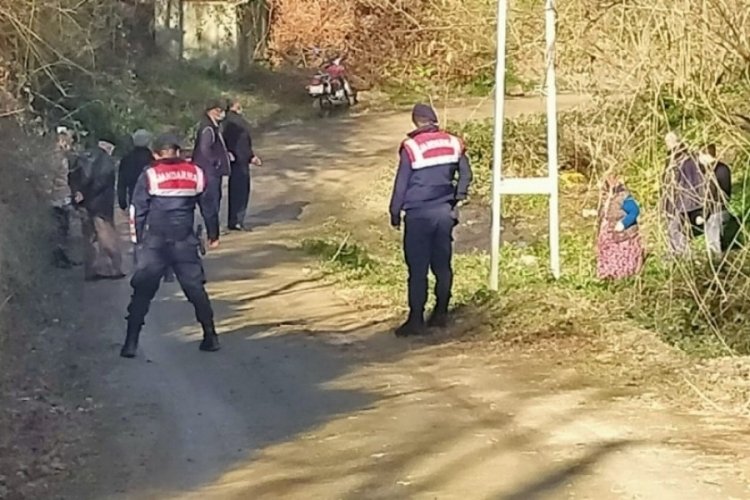 Kendisini elektrik direğine asarak intihar etti