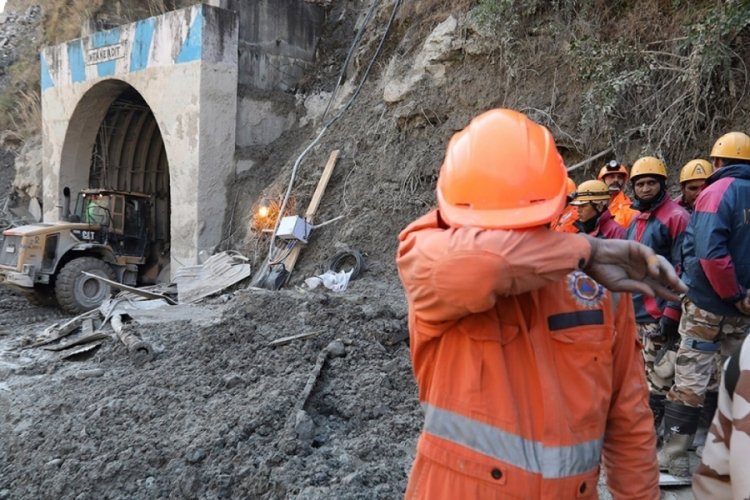 Hindistan'daki buzul felaketinde &ouml;l&uuml; sayısı 34'e y&uuml;kseldi