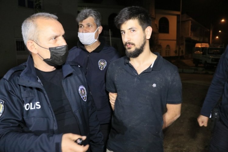 Kaza yaptılar, s&uuml;r&uuml;c&uuml;y&uuml; darp edip ka&ccedil;tıktan sonra tekrar kaza yapıp yakalandılar