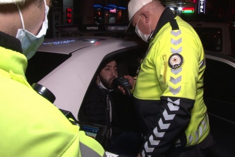 Polisin &uuml;zerine ara&ccedil; s&uuml;ren şahıs zor anlar yaşattı