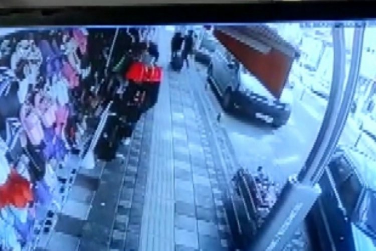 Babanın 16 yaşındaki kızını bı&ccedil;akladığı g&ouml;r&uuml;nt&uuml;ler ortaya &ccedil;ıktı!