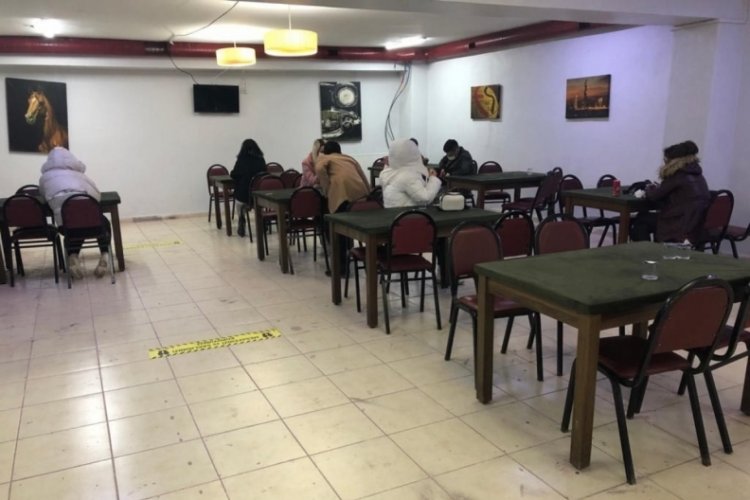 Kumar oynarken yakalanan 34 kişiye 149 bin 124 lira ceza