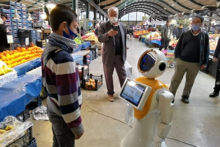 'Robot Ada' Bursa'da pazar gezdi