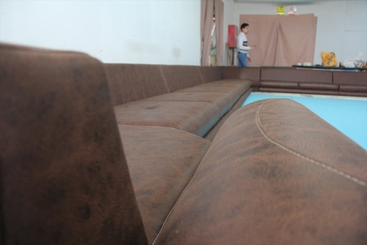 Bursalı mobilyacı 22 metrelik köşe koltuk üretti Bursa Haberleri