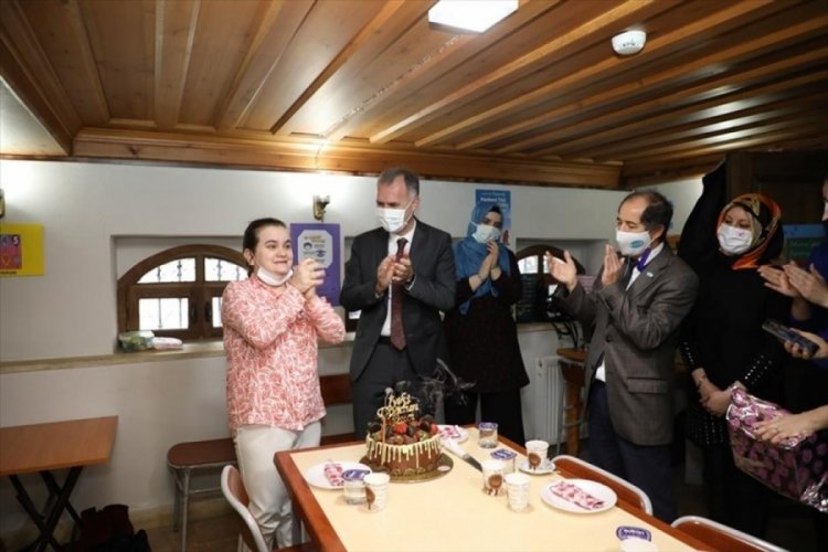 Bursa İneg&ouml;l'de Engelsiz Yaşam Merkezinde s&uuml;rpriz doğum g&uuml;n&uuml;