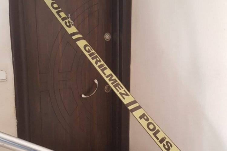 &Ccedil;ocuklarının g&ouml;z&uuml; &ouml;n&uuml;nde boğazını keserek &ouml;ld&uuml;rd&uuml;
