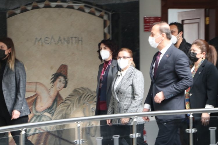 Bakan Pekcan: Aşıyla birlikte b&uuml;y&uuml;meye devam edeceğiz