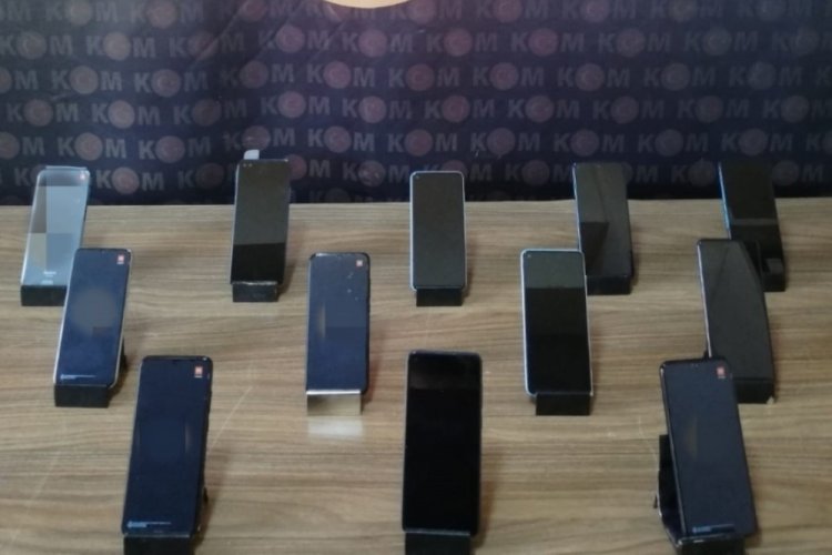 Ka&ccedil;ak telefonları satamadan yakalandı