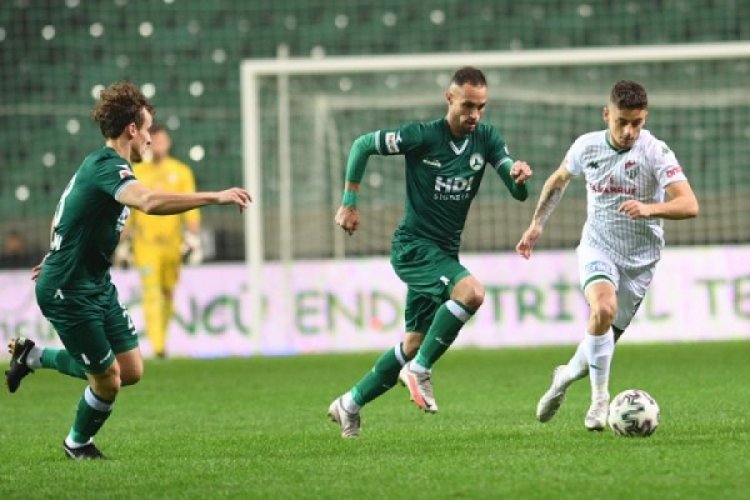 Bursaspor ma&ccedil;ında protokol trib&uuml;n&uuml;ne fazla kişi alan Giresunspor'a PFDK'dan ceza geldi
