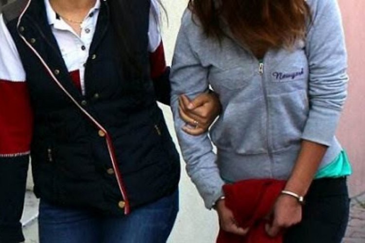 Bursa'da 6 ayrı su&ccedil;tan aranan su&ccedil; makinesi kadın yakalandı