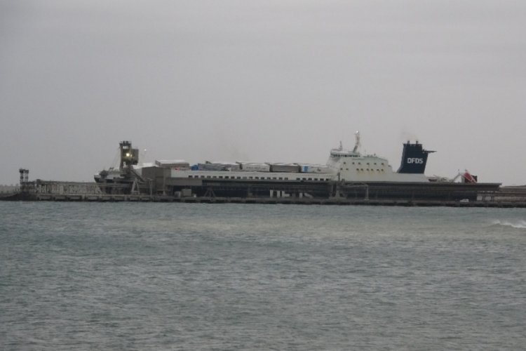 &Ccedil;anakkale'de yanan Ro-Ro gemisindeki yangın kontrol altına alındı
