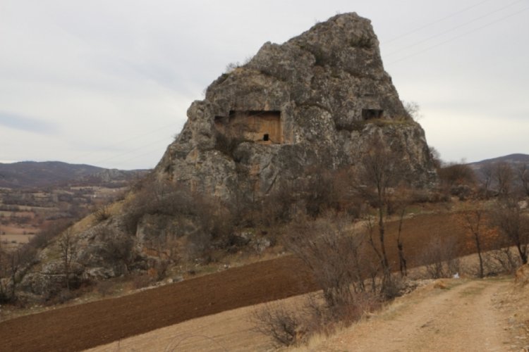Helenistik d&ouml;nemin &Ccedil;&ouml;rd&uuml;k Kalesi'nde defineci tahribatı
