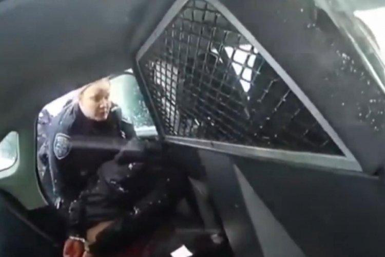 ABD'de 9 yaşındaki siyahi kıza biber gazı sıkan polisler a&ccedil;ığa alındı